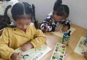 幼兒園大班樹葉書簽美術(shù)教案