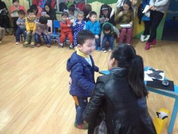 幼兒園小班果皮箱健康教案