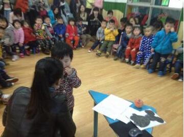 幼兒園小班果皮箱健康教案