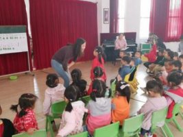 幼兒園大班月亮姑娘做衣裳語言教案