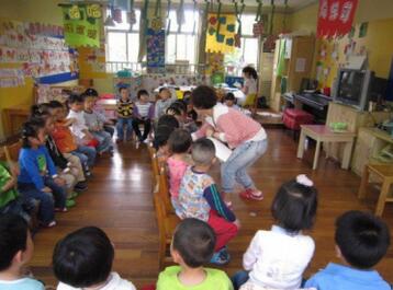 幼兒園中班玻璃上的冰花教案