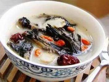 枸杞紅棗烏雞湯