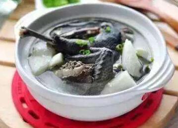 當(dāng)歸春筍烏雞湯