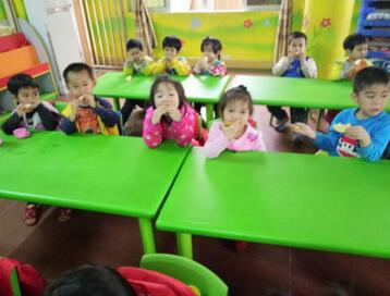 幼兒園小班吃香蕉語言教案