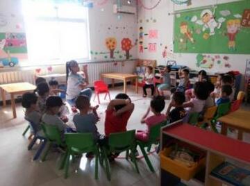 幼兒園小班冬爺爺?shù)亩Y物語(yǔ)言教案