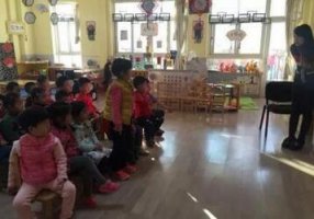幼兒園小班滑滑梯和攀爬架安全教案