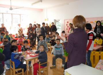 幼兒園小班寶寶要睡覺(jué)健康教案