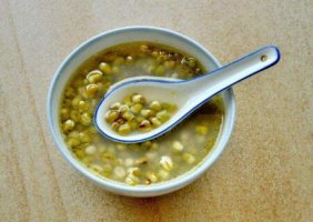 剖腹產(chǎn)婦可以喝綠豆湯嗎 剖腹產(chǎn)吃什么排毒