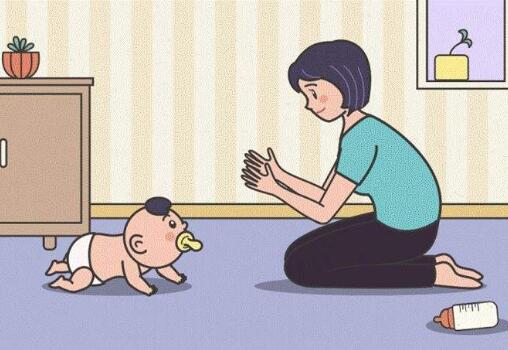寶寶多大抬頭？翻身？吃手？坐立？爬行？