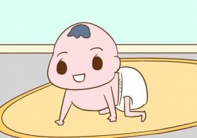寶寶多大抬頭？翻身？吃手？坐立？爬行？