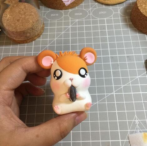 可愛的動物小松鼠橡皮泥手工制作教程圖片