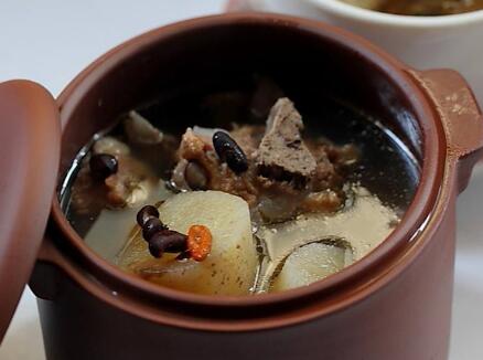 黑豆筒骨湯