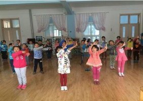 幼兒中班音樂(lè)教案《擠奶舞》