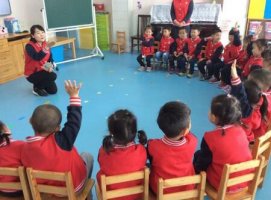 幼兒園大班金孔雀輕輕跳音樂(lè)教案