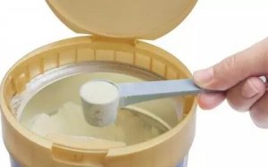 喂養(yǎng)常識(shí)：新生兒到底吃多少奶粉好？
