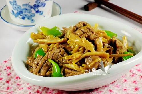 哺乳期豬腰子的做法：黃花菜炒豬腎