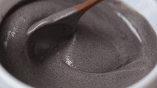 寶寶頭發(fā)稀少發(fā)黃和飲食有關(guān)嗎？吃什么對(duì)頭發(fā)好？