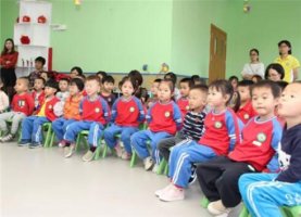 幼兒園中班《正確坐姿真精神》健康教案