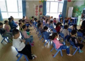 幼兒園大班《小樹葉》科學(xué)教案
