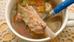 孕媽必備防輻射食物 牛骨西紅柿菜花湯