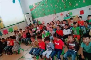 幼兒園中班《螞蟻報(bào)恩》語言教案