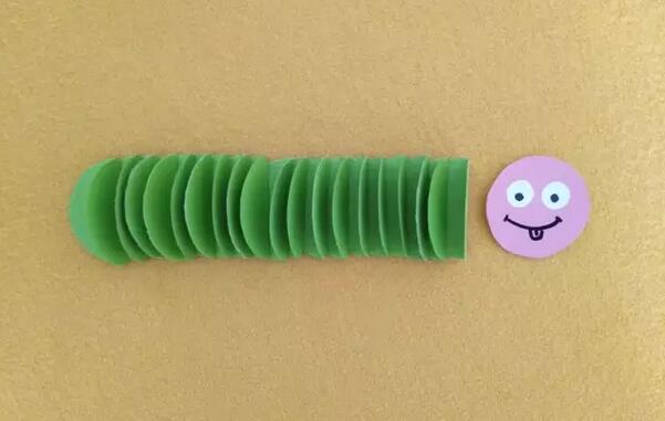 卡紙拼貼畫毛毛蟲手工制作