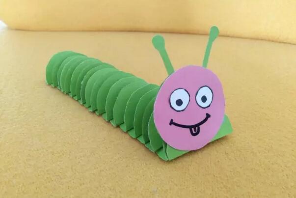 卡紙拼貼畫毛毛蟲手工制作