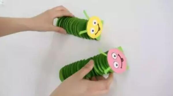 卡紙拼貼畫毛毛蟲手工制作