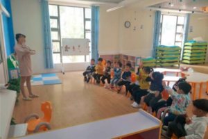 幼兒園小班神奇的筷子科學(xué)教案