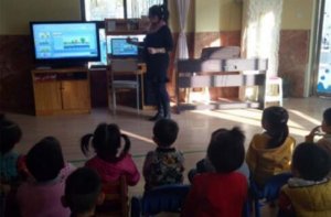 幼兒園小班科學(xué)教案《看雨》