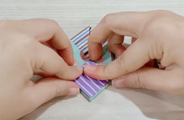 卡紙禮物盒子的折法