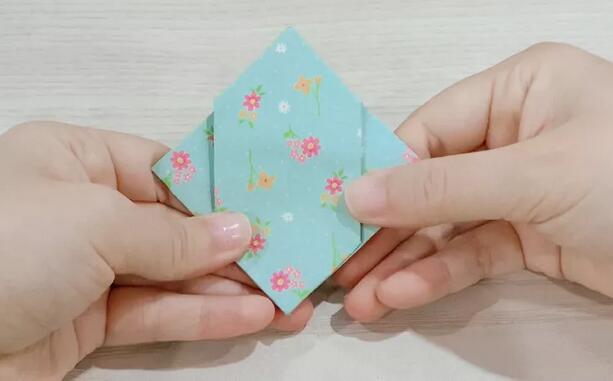 卡紙禮物盒子的折法