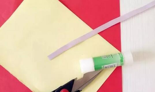 幼兒園卡紙鞭炮手工制作串鞭炮步驟圖片