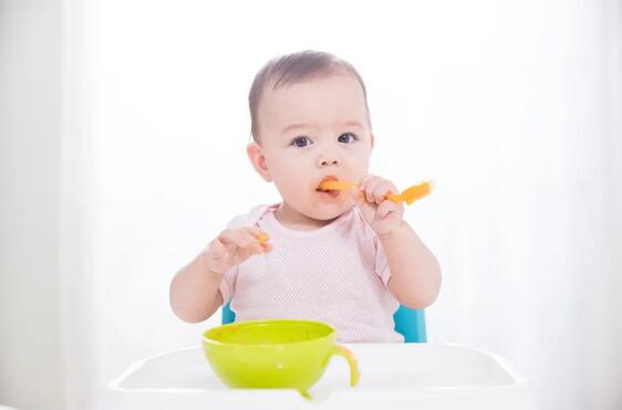 寶寶不愛(ài)吃飯?jiān)趺崔k？培養(yǎng)寶寶的自主進(jìn)食能力