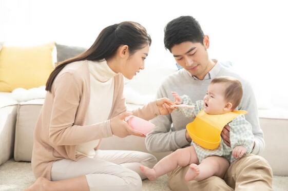 寶寶不愛(ài)吃飯?jiān)趺崔k？培養(yǎng)寶寶的自主進(jìn)食能力