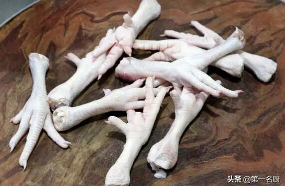 虎皮鳳爪的做法，個個起皮酥爛脫骨