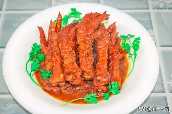 虎皮鳳爪的做法，個個起皮酥爛脫骨