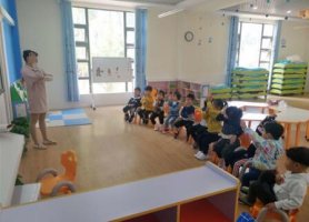 幼兒園中班《認(rèn)識(shí)周一到周日》數(shù)學(xué)教案