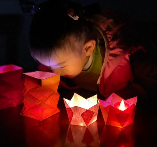 卡紙蓮花小夜燈手工制作