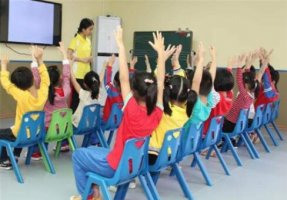 幼兒園中班《認(rèn)識高矮》數(shù)學(xué)教案