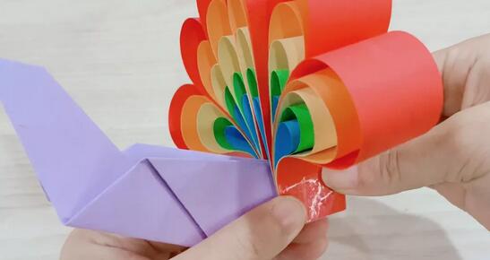 教你折只五彩斑斕的孔雀開屏