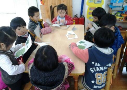 幼兒園大班《我眼中的春天》美術(shù)教案