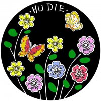 漂亮的趣味剪貼畫(huà)《飛入花叢的蝴蝶》
