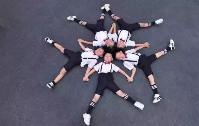 2021年幼兒園創(chuàng)意畢業(yè)照這樣拍