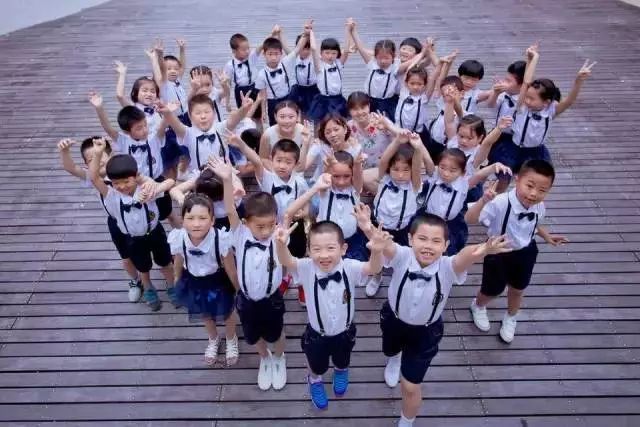 2021年幼兒園創(chuàng)意畢業(yè)照這樣拍
