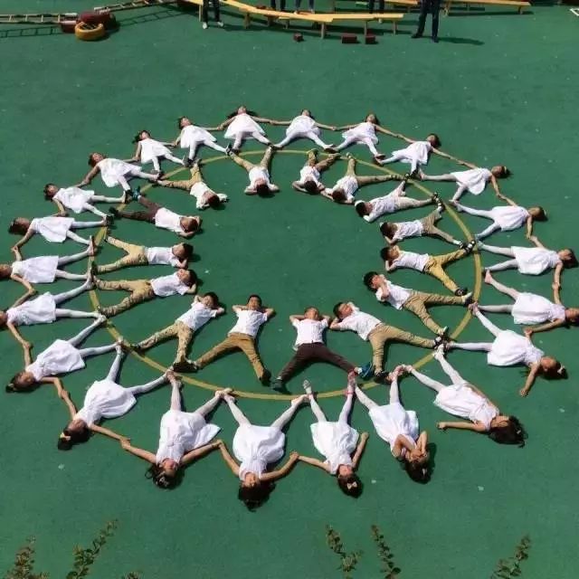 2021年幼兒園創(chuàng)意畢業(yè)照這樣拍