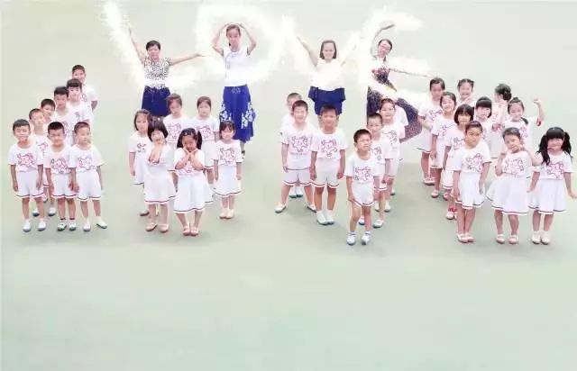 2021年幼兒園創(chuàng)意畢業(yè)照這樣拍