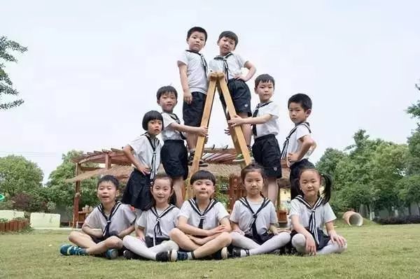 2021年幼兒園創(chuàng)意畢業(yè)照這樣拍