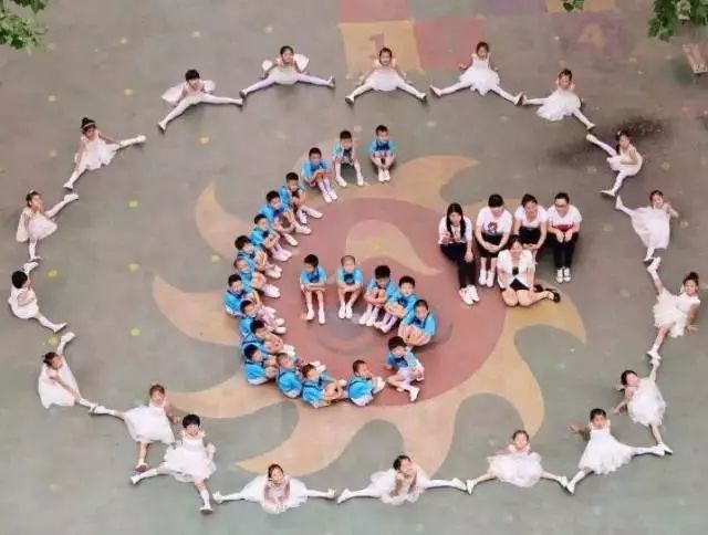2021年幼兒園創(chuàng)意畢業(yè)照這樣拍
