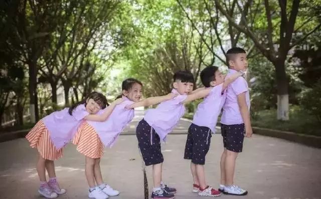 2021年幼兒園創(chuàng)意畢業(yè)照這樣拍